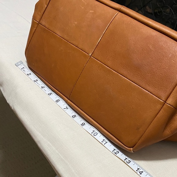 HOBO Classic Brown Large Leather Shoulder Tote. - Picture 14 of 16